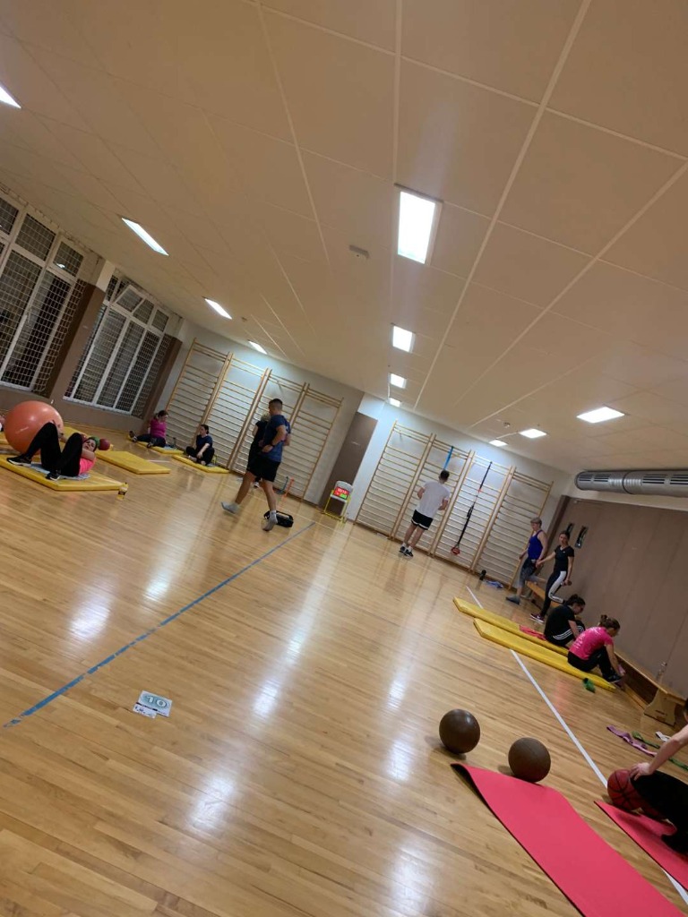 Pilates Kamnik - trening v telovadnici